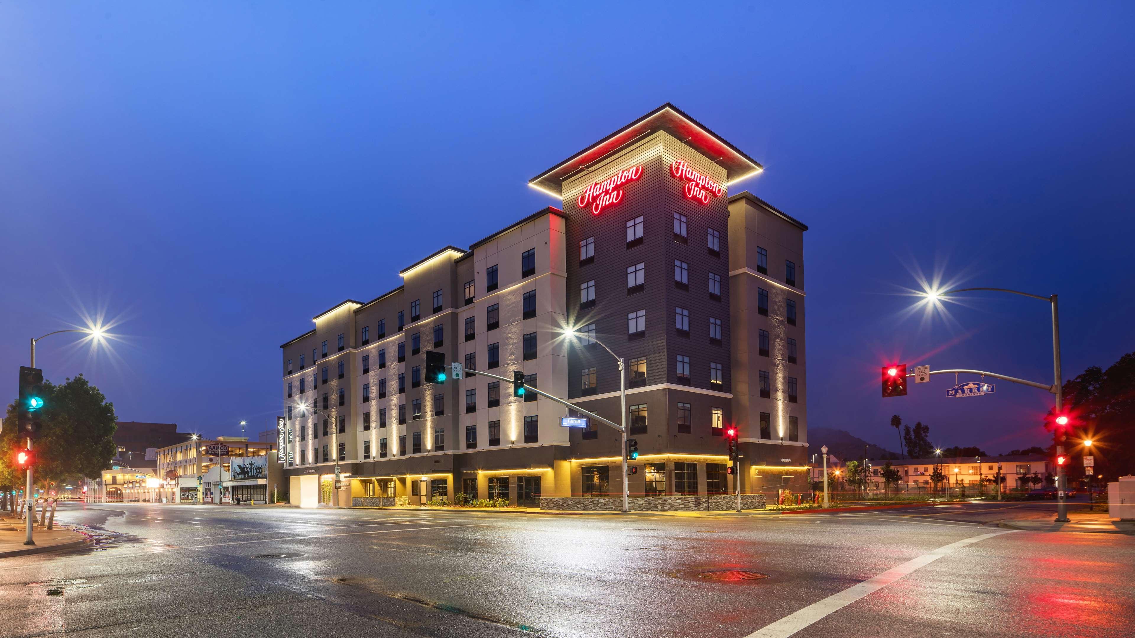 Hampton Inn Riverside Downtown Exterior foto